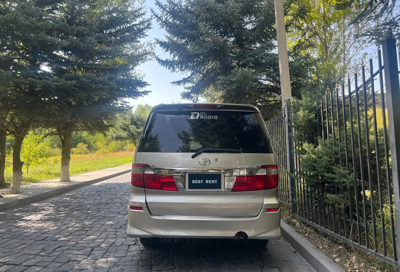 Аренда автомобиля Toyota Alphard minivan в Армении